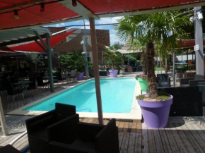 Hotels in Limas